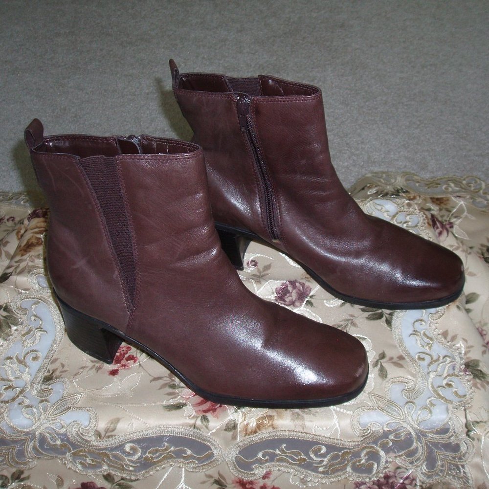 Clarks Brown Leather Ankle Boots Size 8 1/2 M